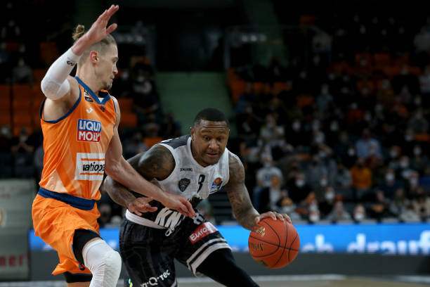 他不仅拥有 他不仅拥有