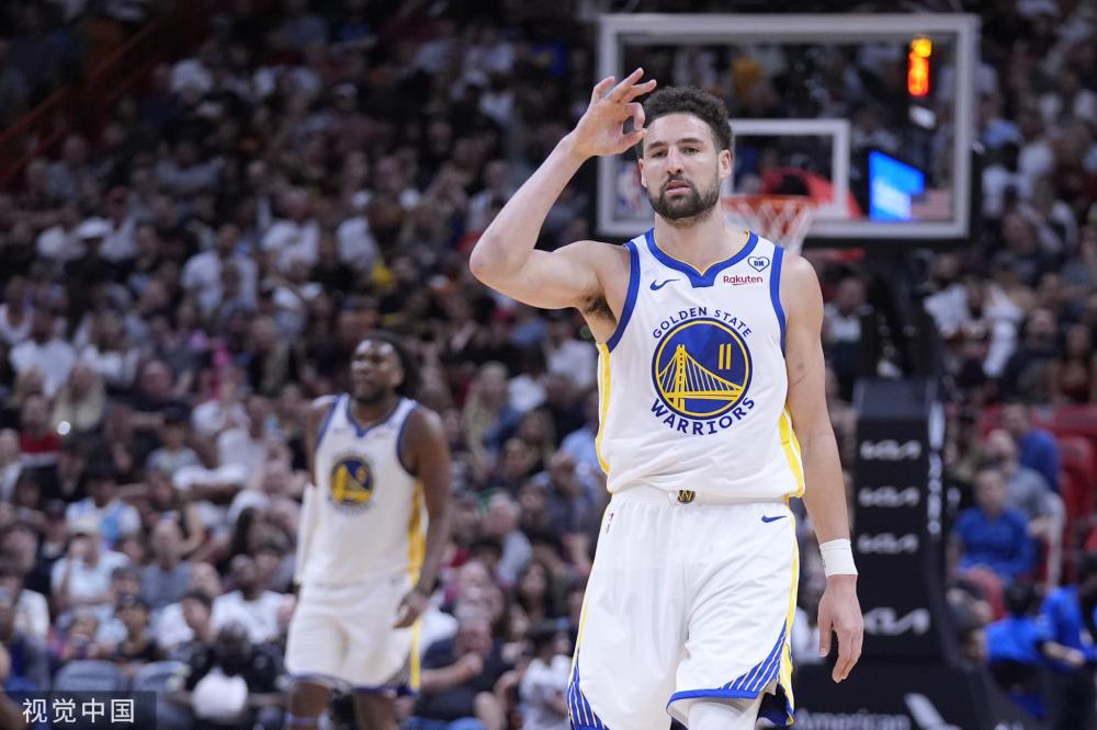 在与对手陷 在与对手陷